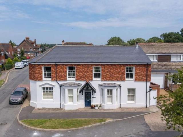 4 Bedroom Semi Detached House