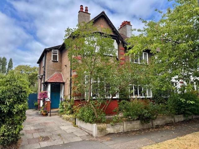 4 Bedroom Semi Detached House