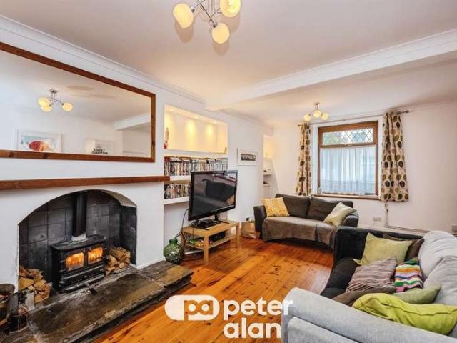 4 Bedroom Semi Detached House