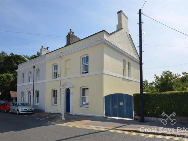 4 Bedroom Semi Detached House