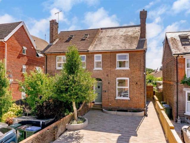 4 Bedroom Semi Detached House