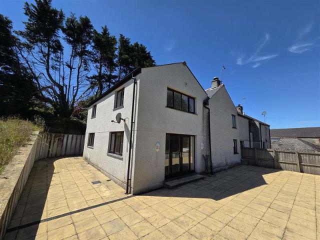 4 Bedroom Semi Detached House