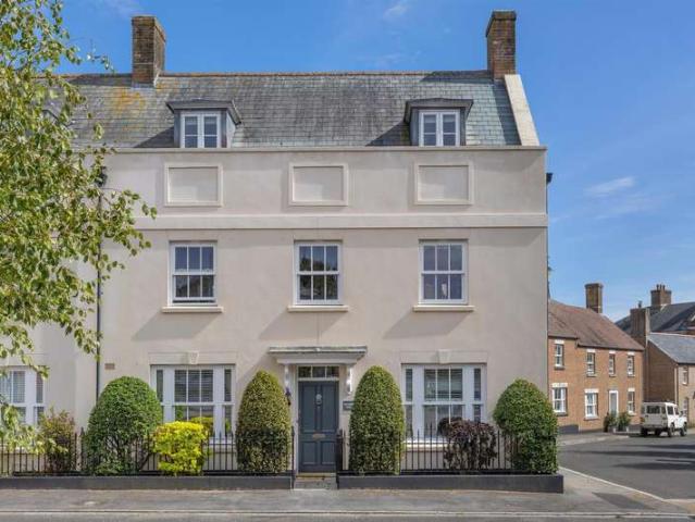4 Bedroom Semi Detached House