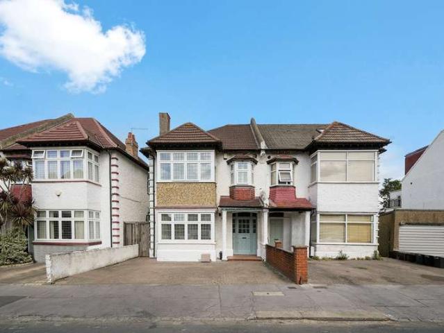 4 Bedroom Semi Detached House