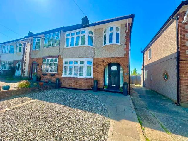 4 Bedroom Semi Detached House