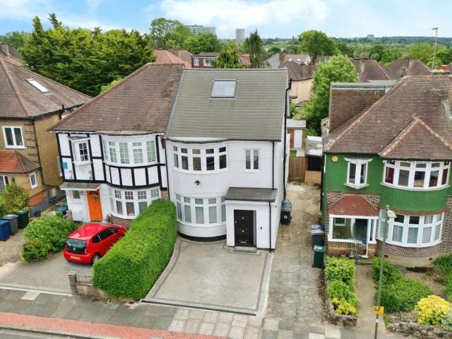 4 Bedroom Semi Detached House