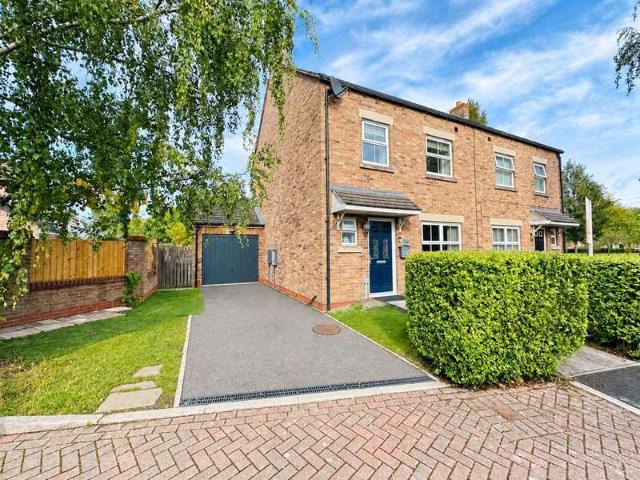 4 Bedroom Semi Detached House