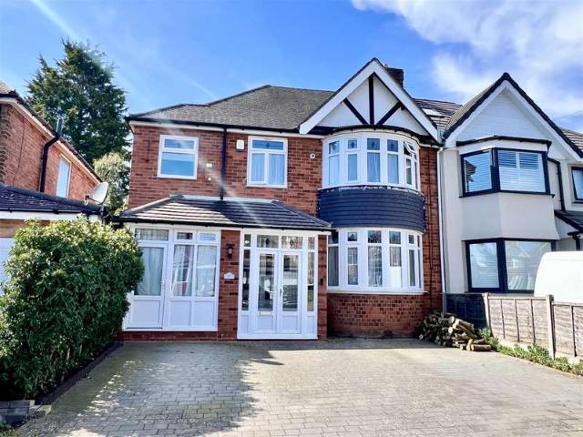 4 Bedroom Semi Detached House