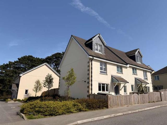 4 Bedroom Semi Detached House