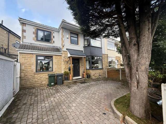 4 Bedroom Semi Detached House