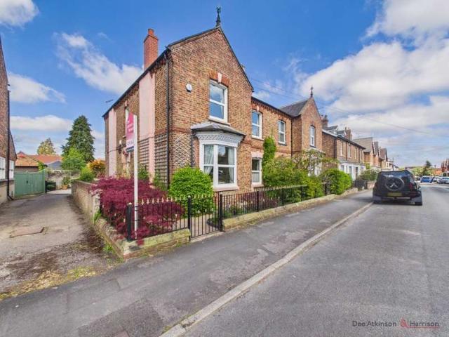 4 Bedroom Semi Detached House