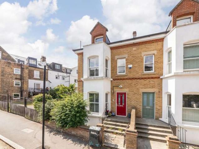 4 Bedroom Semi Detached House