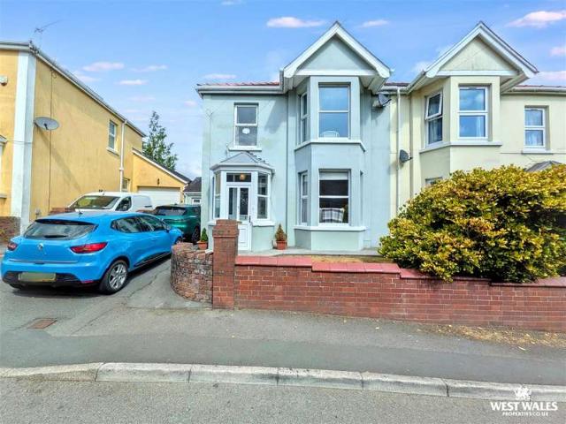 4 Bedroom Semi Detached House
