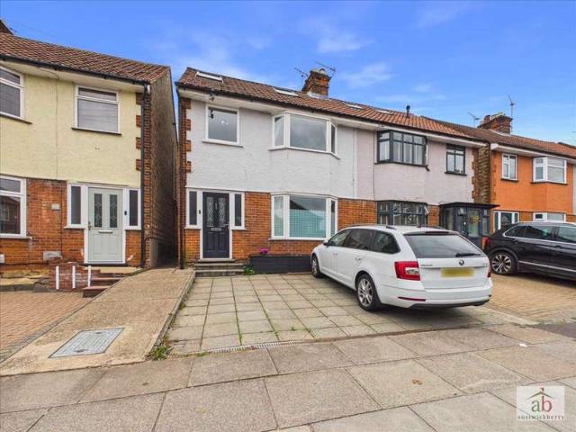 4 Bedroom Semi Detached House