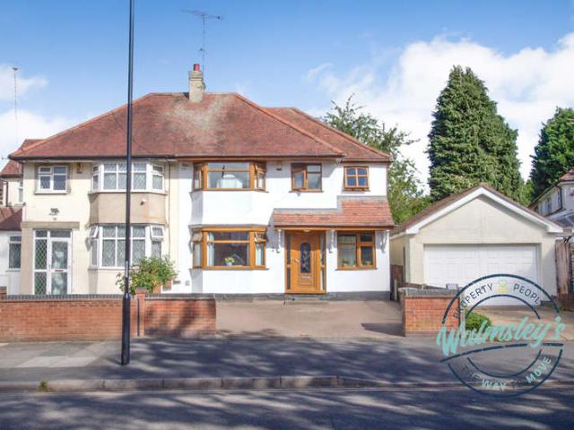 4 Bedroom Semi Detached House