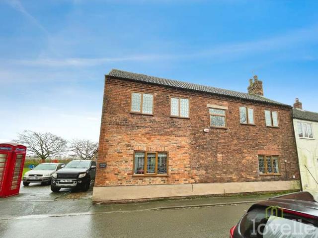 4 Bedroom Semi Detached House