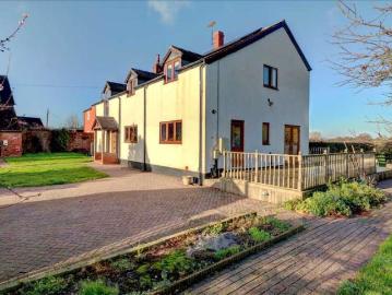 4 Bedroom Semi Detached House
