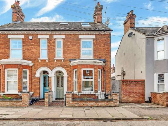 4 Bedroom Semi Detached House