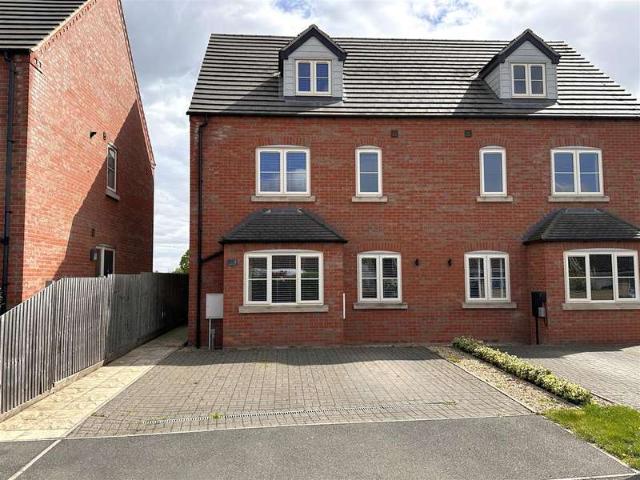4 Bedroom Semi Detached House