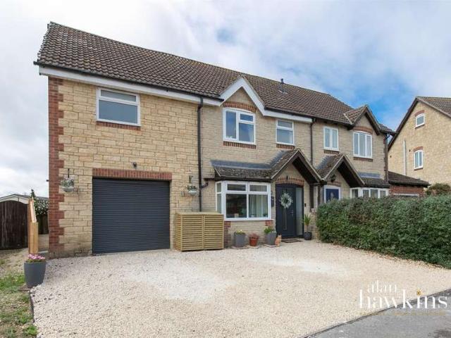 4 Bedroom Semi Detached House