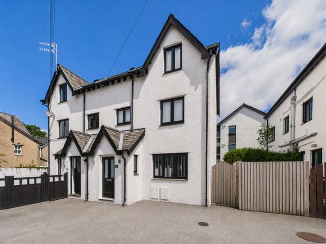 4 Bedroom Semi Detached House