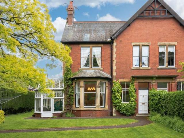 4 Bedroom Semi Detached House