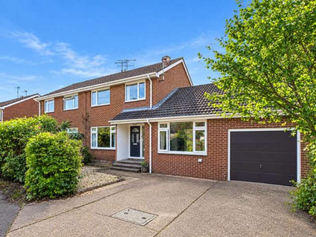 4 Bedroom Semi Detached House