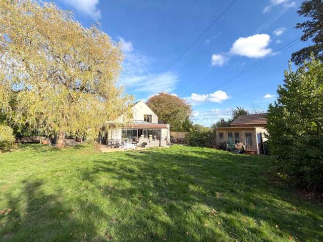 4 Bedroom Semi Detached House