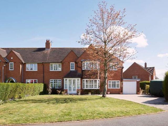 4 Bedroom Semi Detached House