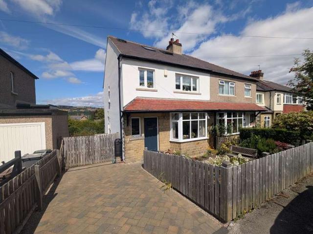 4 Bedroom Semi Detached House