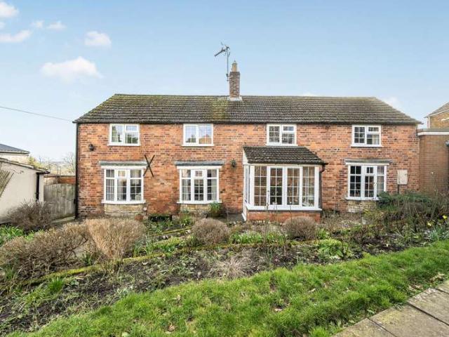 4 Bedroom Cottage House