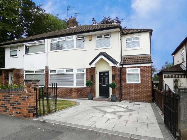 4 Bedroom Semi Detached House