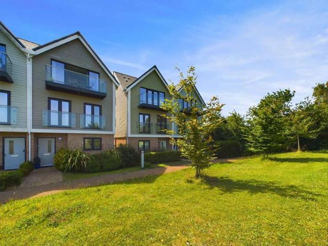 4 Bedroom Semi Detached House