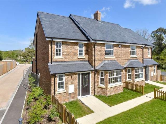 4 Bedroom Semi Detached House