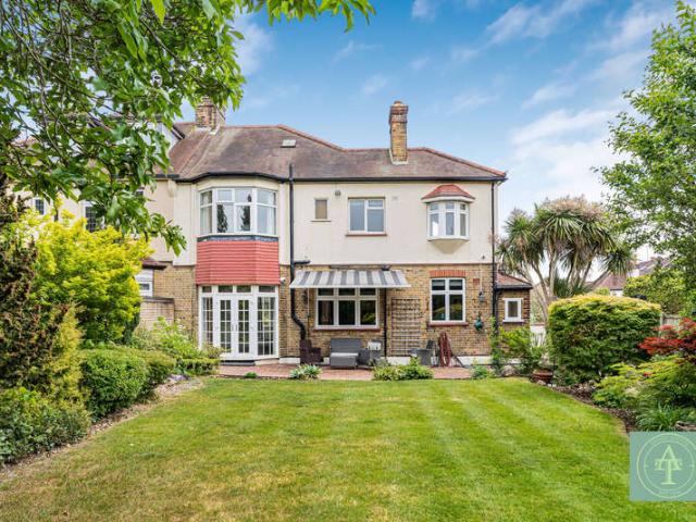 4 Bedroom Semi Detached House