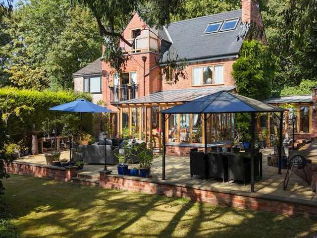 4 Bedroom Semi Detached House