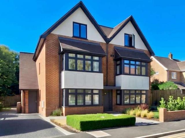 4 Bedroom Semi Detached House