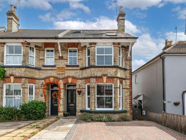 4 Bedroom Semi Detached House
