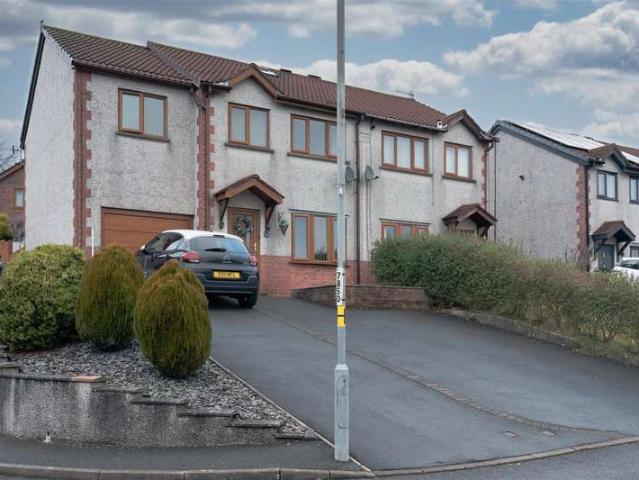 4 Bedroom Semi Detached House