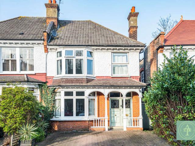 4 Bedroom Semi Detached House