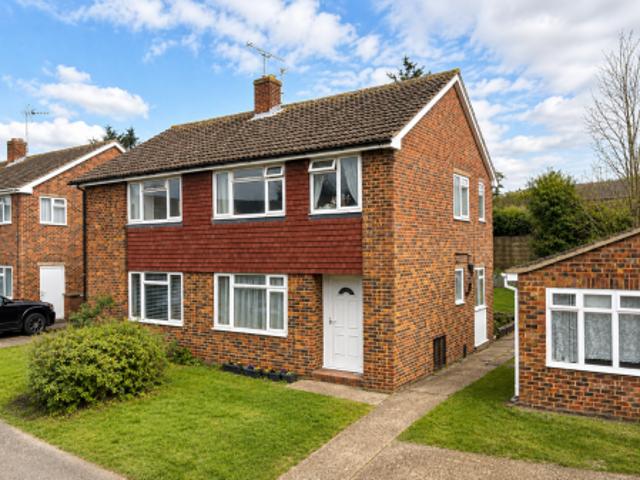 4 bedroom Semi detached house To Let