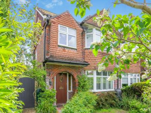 4 bedroom Semi detached house To Let