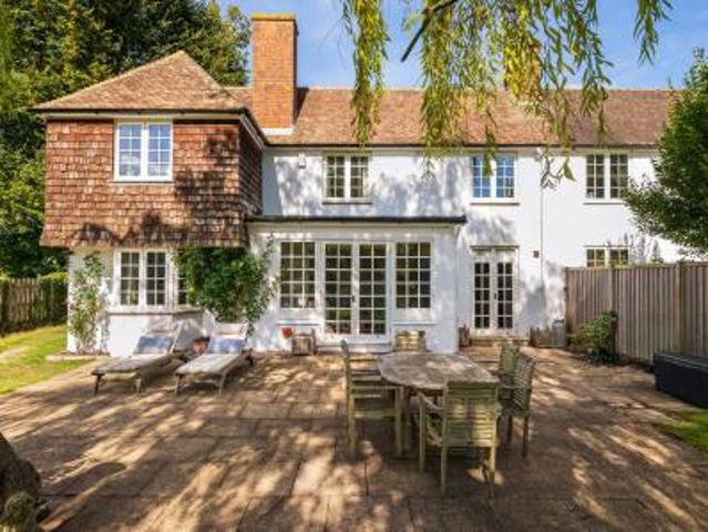 4 bedroom Semi detached house To Let