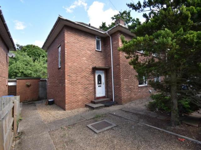 4 bedroom Semi detached house To Let