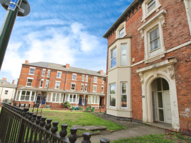 4 bedroom Semi detached house To Let