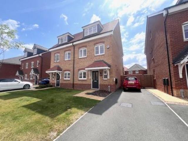 4 bedroom Semi detached house To Let