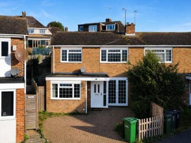 4 bedroom Semi detached house To Let