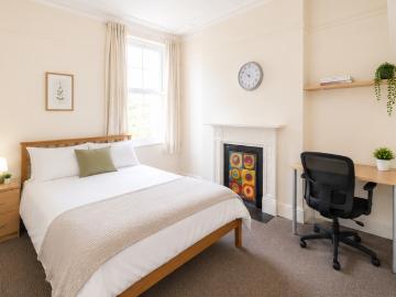 4 bedroom Semi detached house To Let