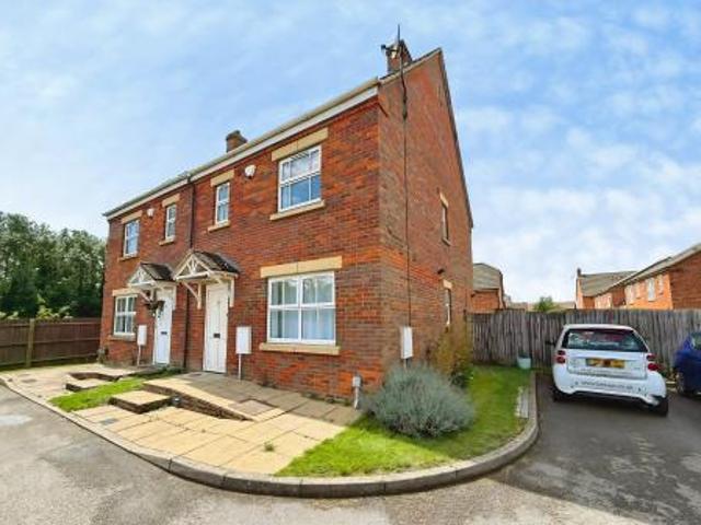 4 bedroom Semi detached house To Let