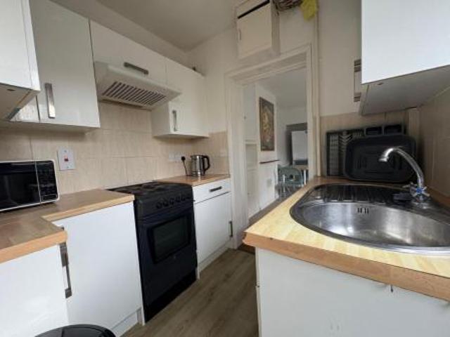 4 bedroom Semi detached house To Let